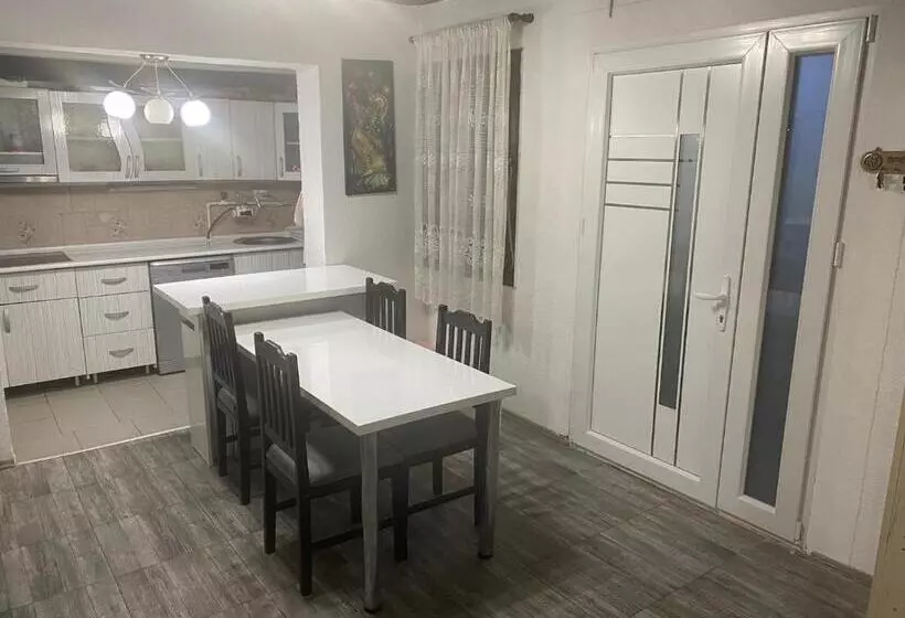 پانسیون Iliovski Inn   Just Like Home