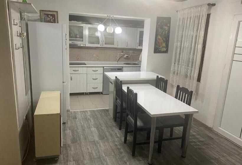 پانسیون Iliovski Inn Just Like Home