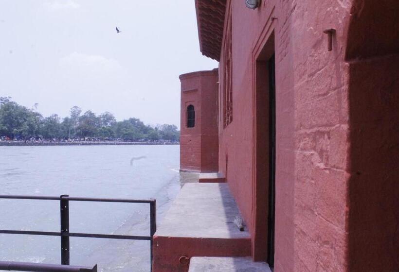 פנסיון Patnimal Guesthouse