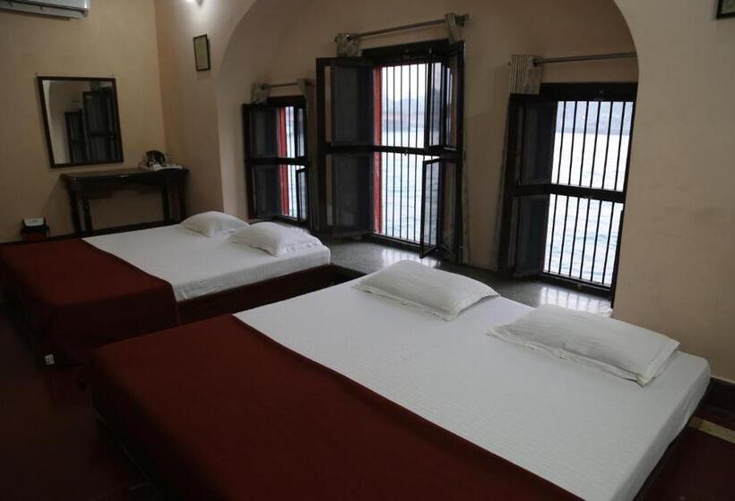 פנסיון Patnimal Guesthouse