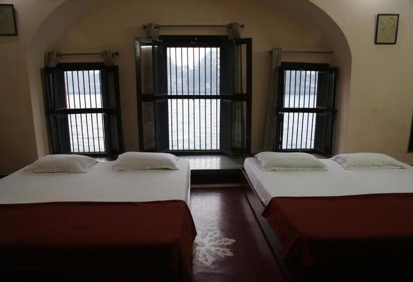 פנסיון Patnimal Guesthouse