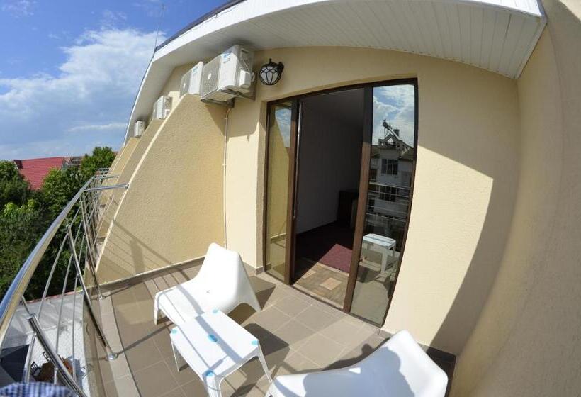 膳宿费 Razvan Holiday