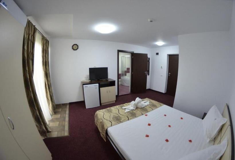 膳宿费 Razvan Holiday