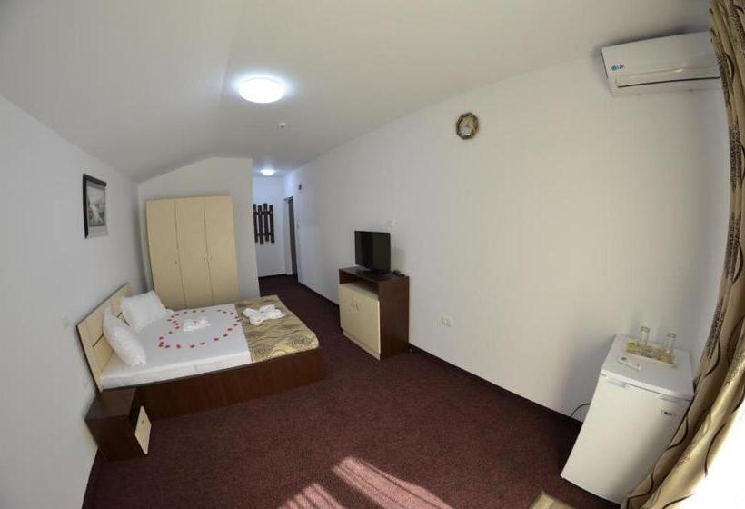 膳宿费 Razvan Holiday