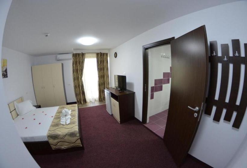 膳宿费 Razvan Holiday