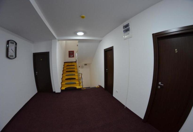 膳宿费 Razvan Holiday