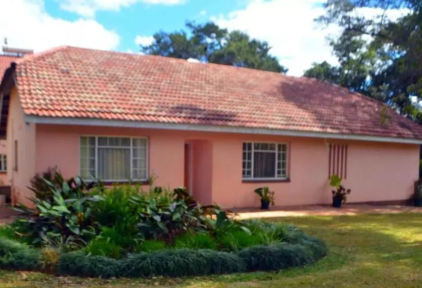 پانسیون Tinotenda Cottage