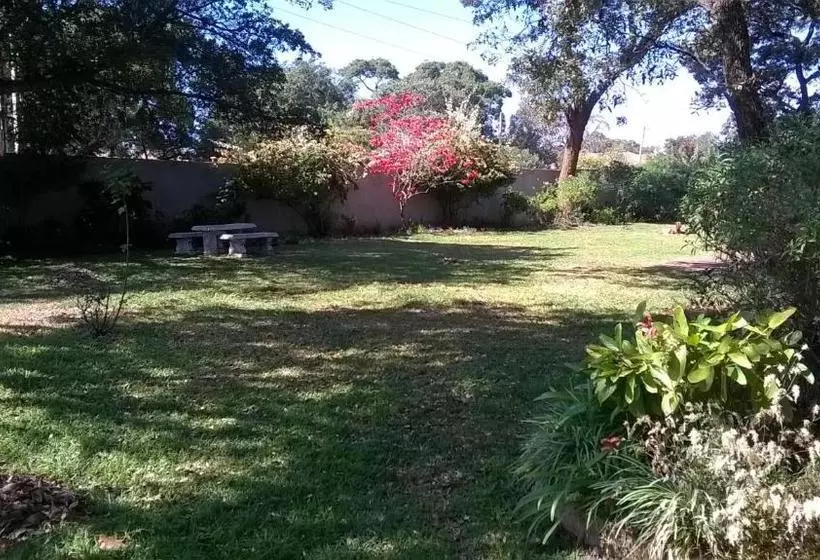 پانسیون Tinotenda Cottage
