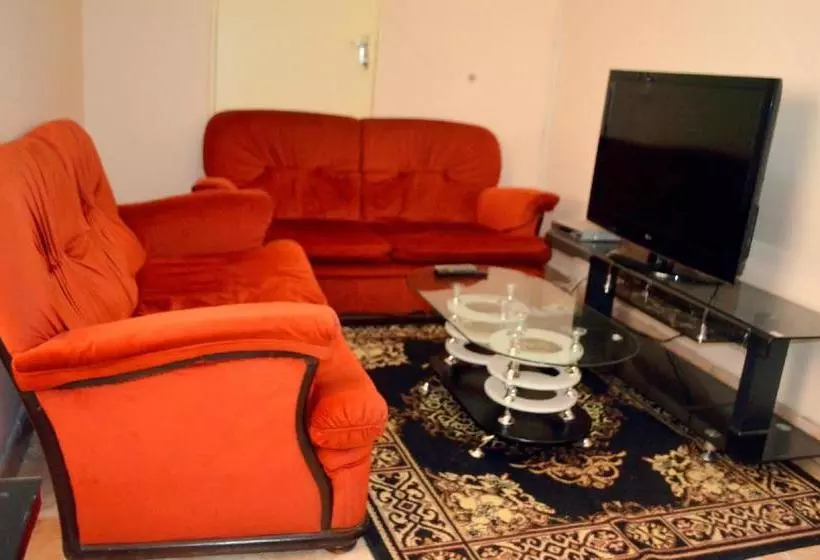 پانسیون Tinotenda Cottage
