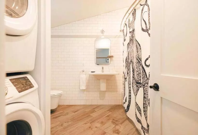 Retkeilymaja Great Island Inn   A Modern Boutique