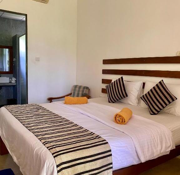 بنسيون The Dale Mirissa