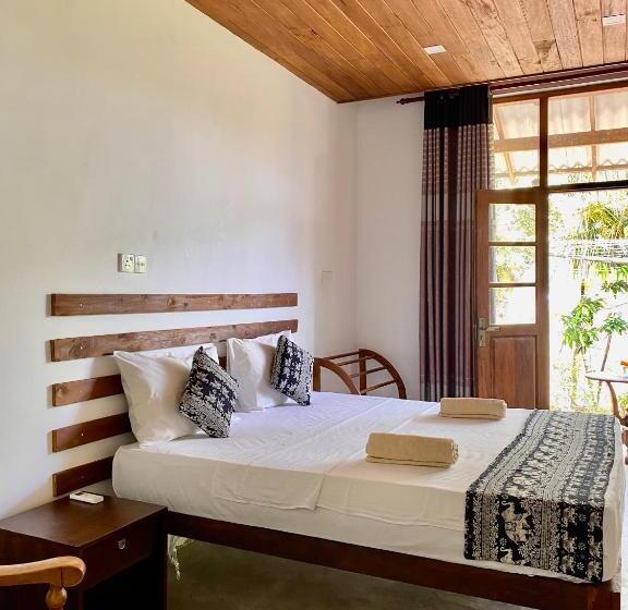 بنسيون The Dale Mirissa