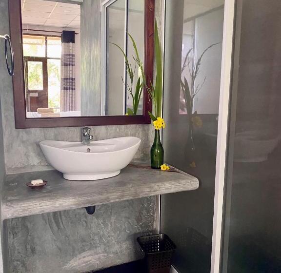 بنسيون The Dale Mirissa