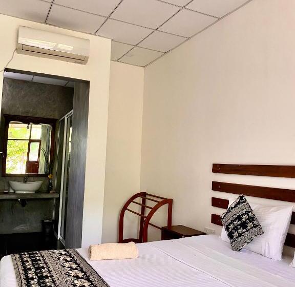 بنسيون The Dale Mirissa