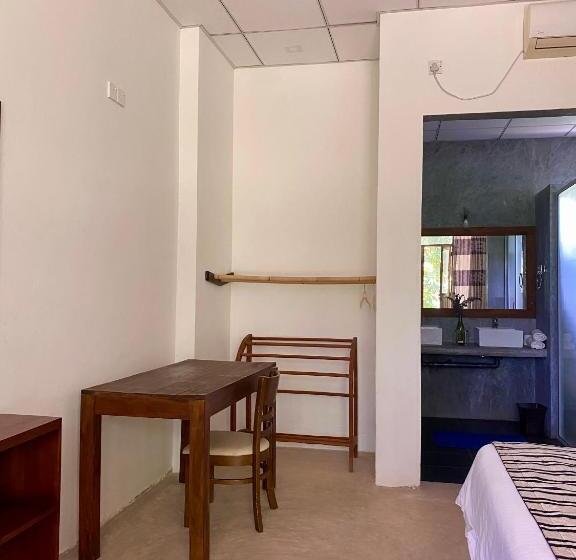 بنسيون The Dale Mirissa