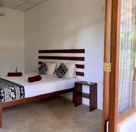 بنسيون The Dale Mirissa