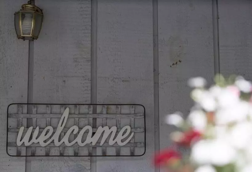 Retkeilymaja Clear River Inn And Tavern