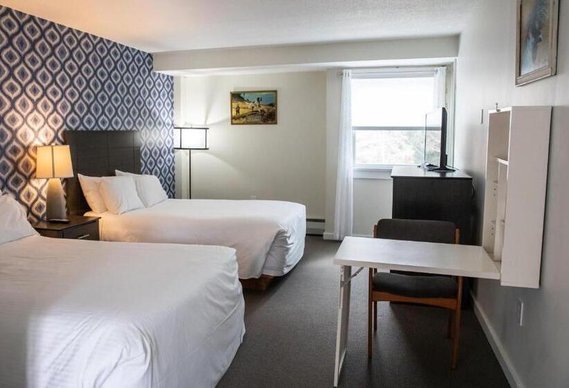 Общежитие Clear River Inn And Tavern