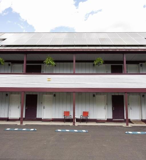 Общежитие Clear River Inn And Tavern