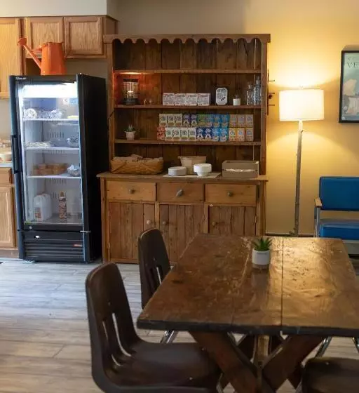 Retkeilymaja Clear River Inn And Tavern