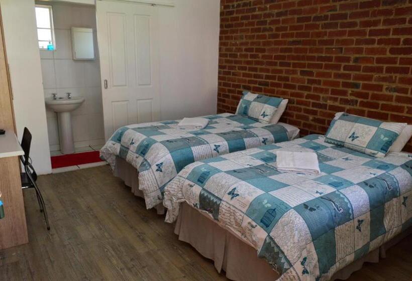 הוסטל Village Lodge Harrismith