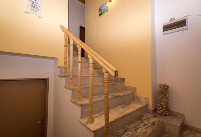 פנסיון Guest House Sun