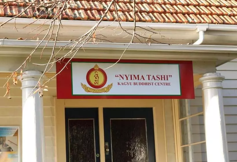 ペンション Nyima Tashi Buddhist Centre