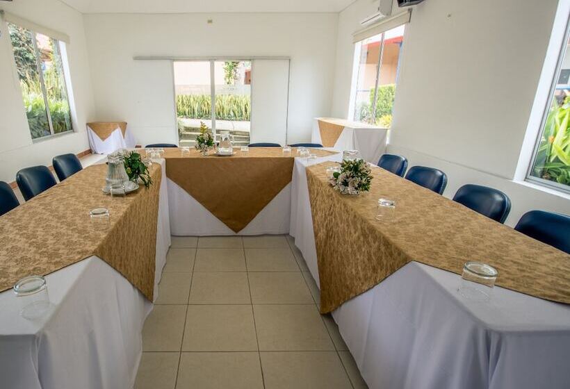 Отель Chinauta Real