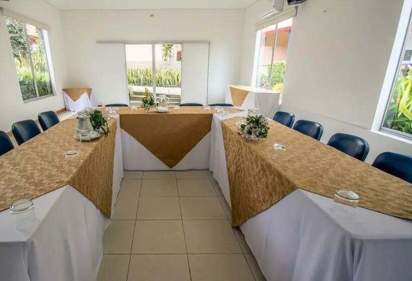 ホテル Chinauta Real