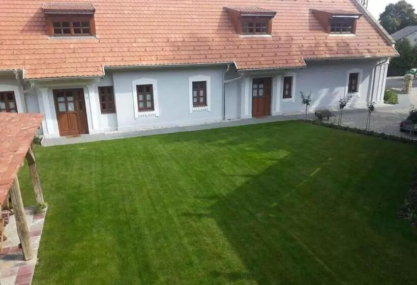 ペンション Arácsi Vendégház