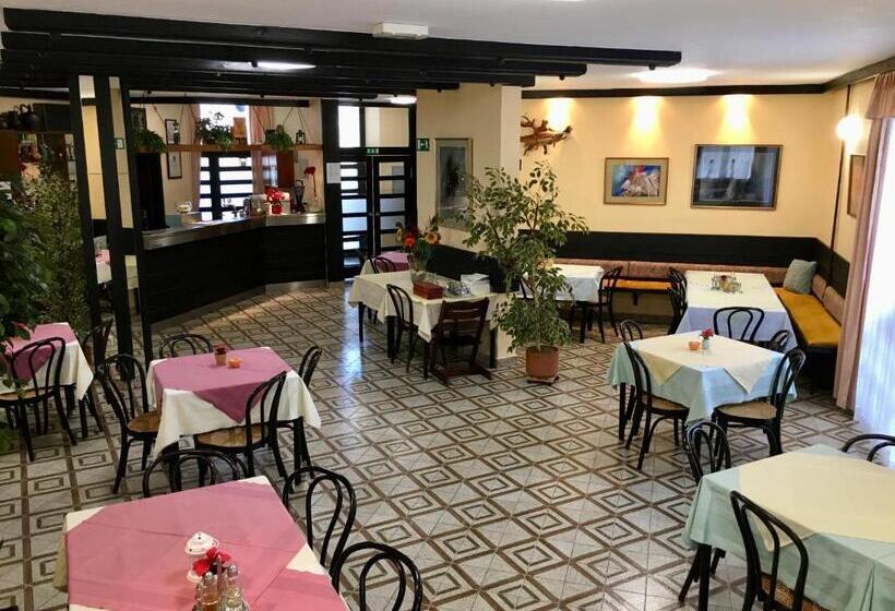 پانسیون Guest House Atelšek