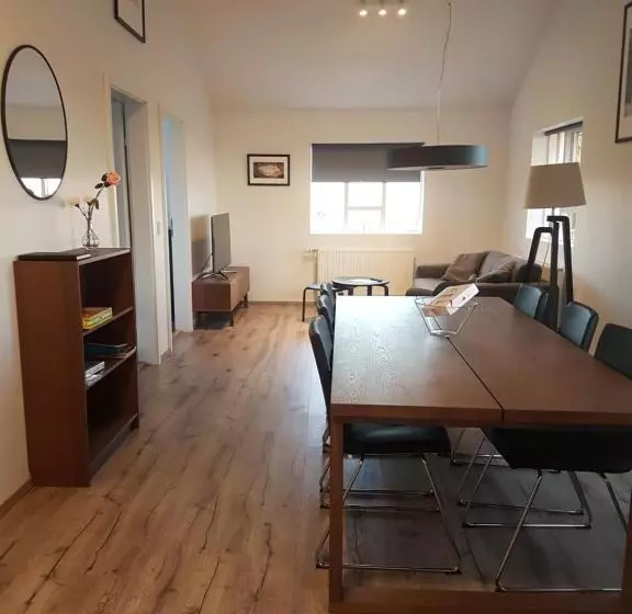 پانسیون Hellatún Guest House!