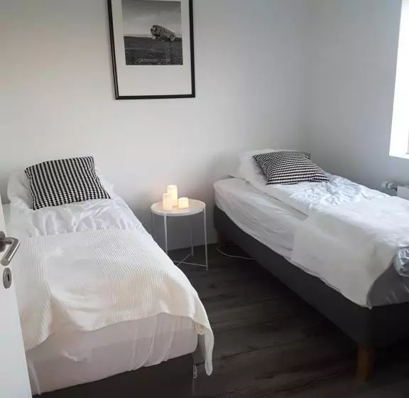 پانسیون Hellatún Guest House!