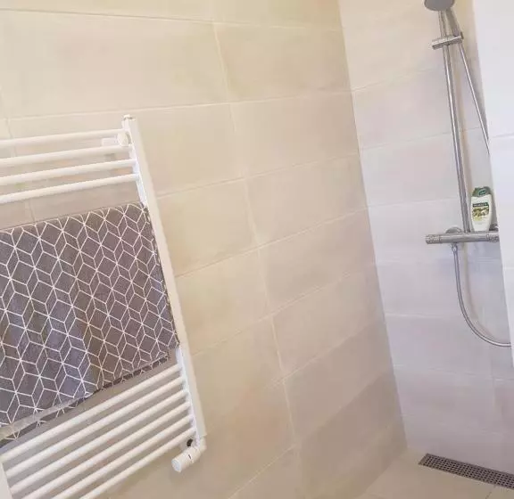 پانسیون Hellatún Guest House!