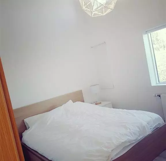 پانسیون Hellatún Guest House!