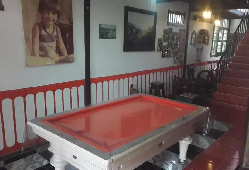 ペンション Hostal Casa Artvelez