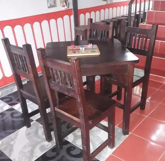 ペンション Hostal Casa Artvelez