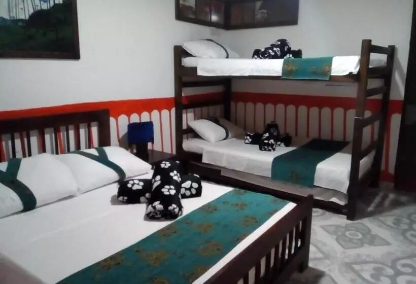 ペンション Hostal Casa Artvelez