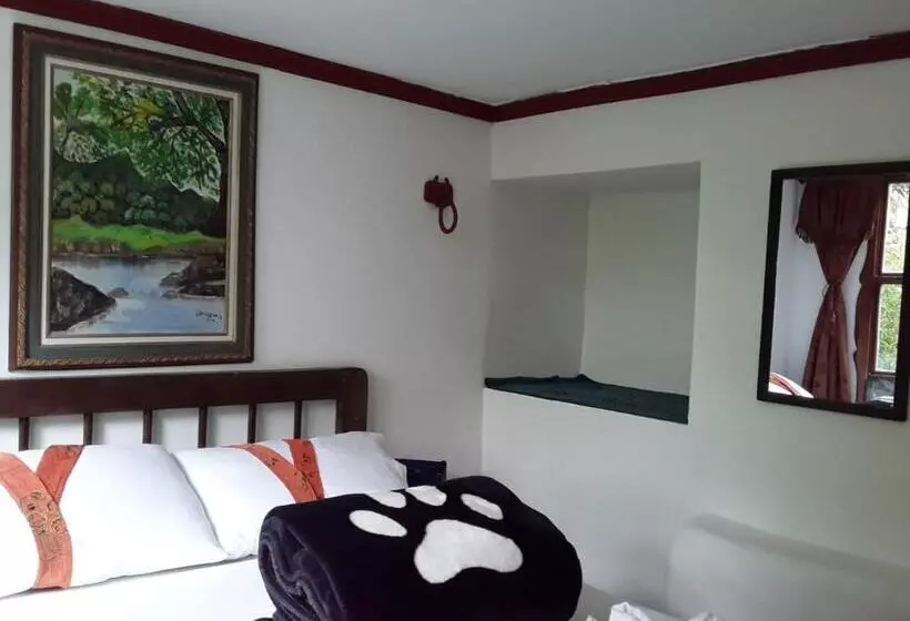 ペンション Hostal Casa Artvelez