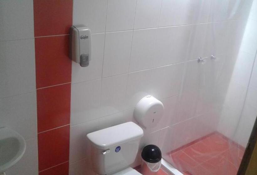 펜션 Hostal Casa Artvelez