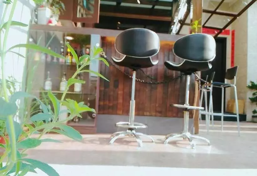 پانسیون He Tian B&b   Cafe & Bar