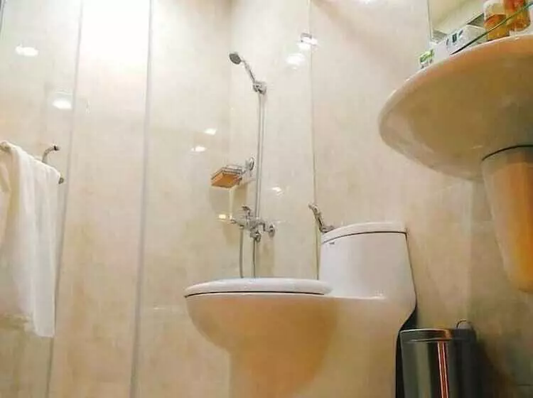 پانسیون He Tian B&b   Cafe & Bar
