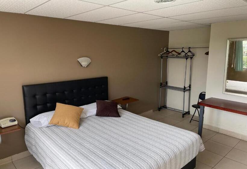 호스텔 El Balcon De Los Reyes