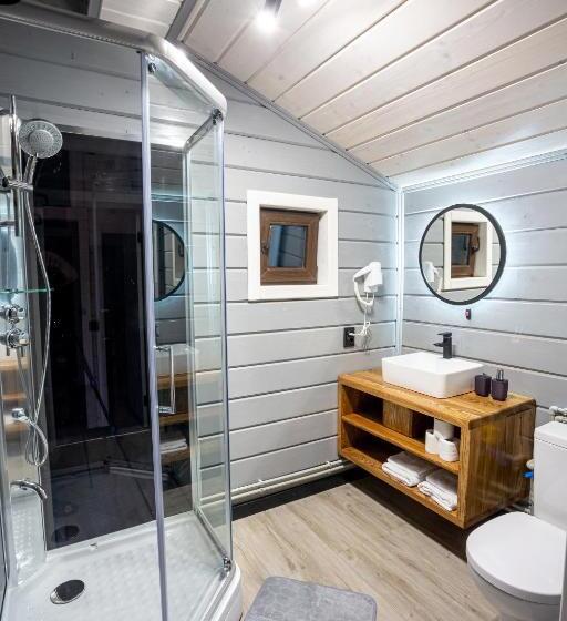 فندق صغير Lisoviy Zatyshok, Z Vidkrutum Litnim Baseynom