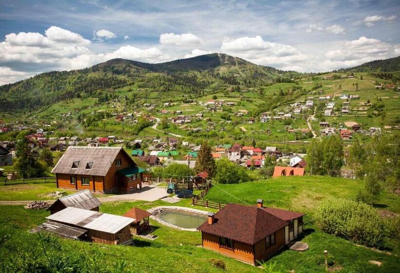 فندق صغير Lisoviy Zatyshok, Z Vidkrutum Litnim Baseynom