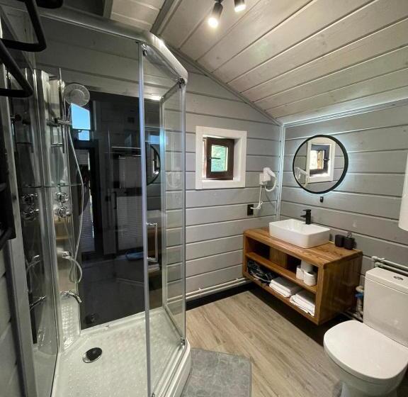 فندق صغير Lisoviy Zatyshok, Z Vidkrutum Litnim Baseynom