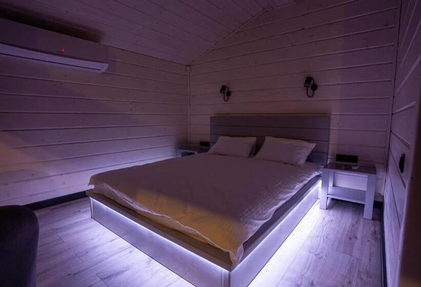 فندق صغير Lisoviy Zatyshok, Z Vidkrutum Litnim Baseynom