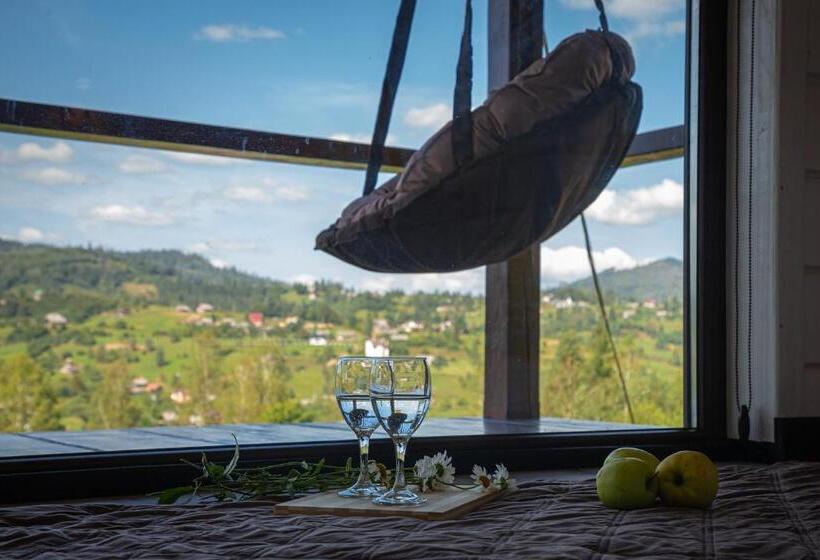 فندق صغير Lisoviy Zatyshok, Z Vidkrutum Litnim Baseynom