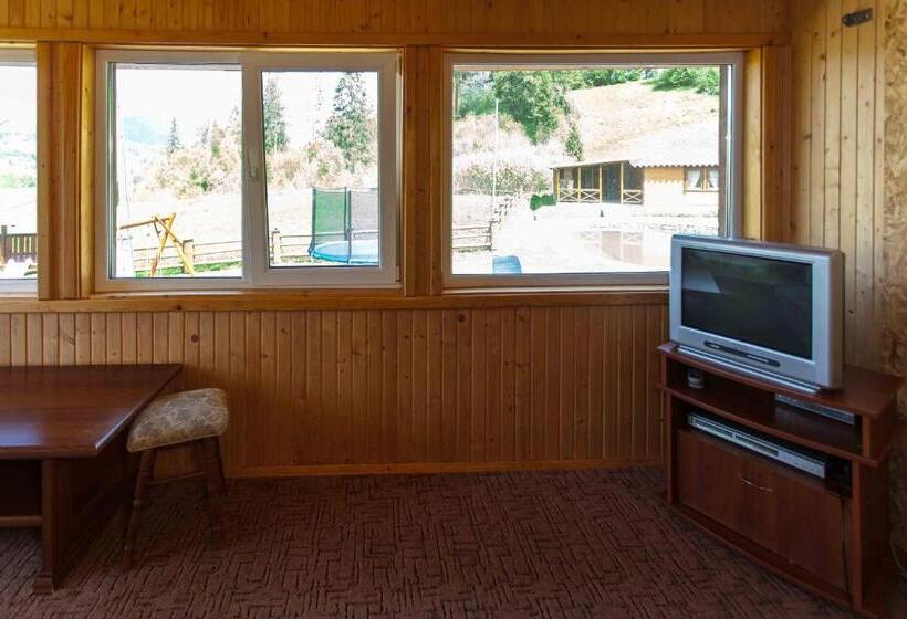 فندق صغير Lisoviy Zatyshok, Z Vidkrutum Litnim Baseynom