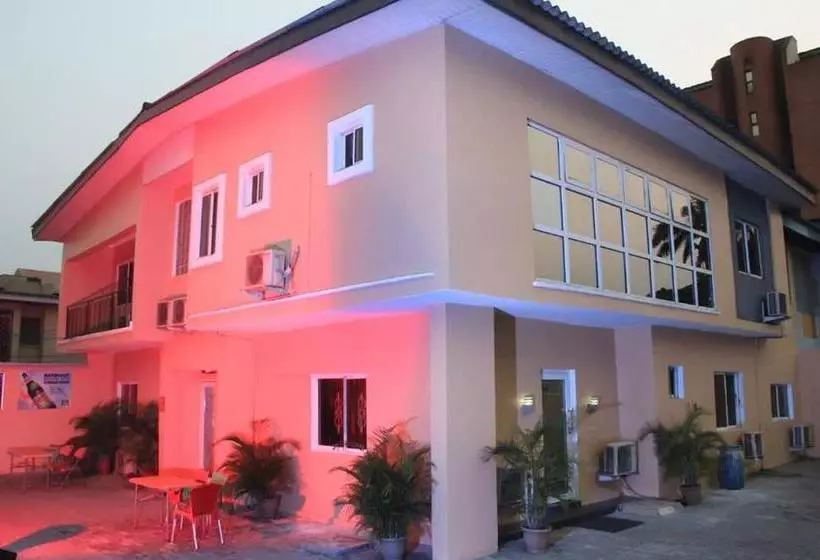 هتل Chantella Suites